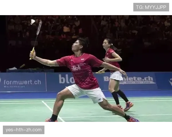 手抛球规则详解：何时必须用手抛而非踢出，裁判如何判定违规